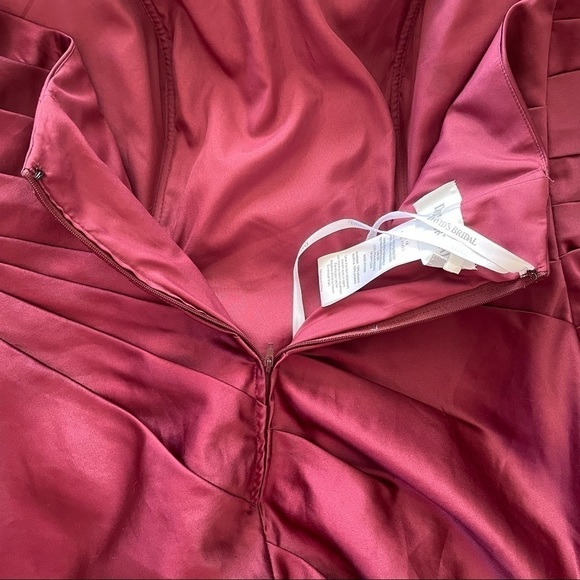 NWT David’s Bridal Short Pleated Satin Strapless Dress Style F14212 Wine Size 18 - Picture 9 of 15